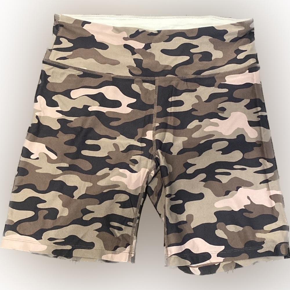 NWOT Calvin Klein Performance Biker Shorts / Color: Pink Camo / Size: L